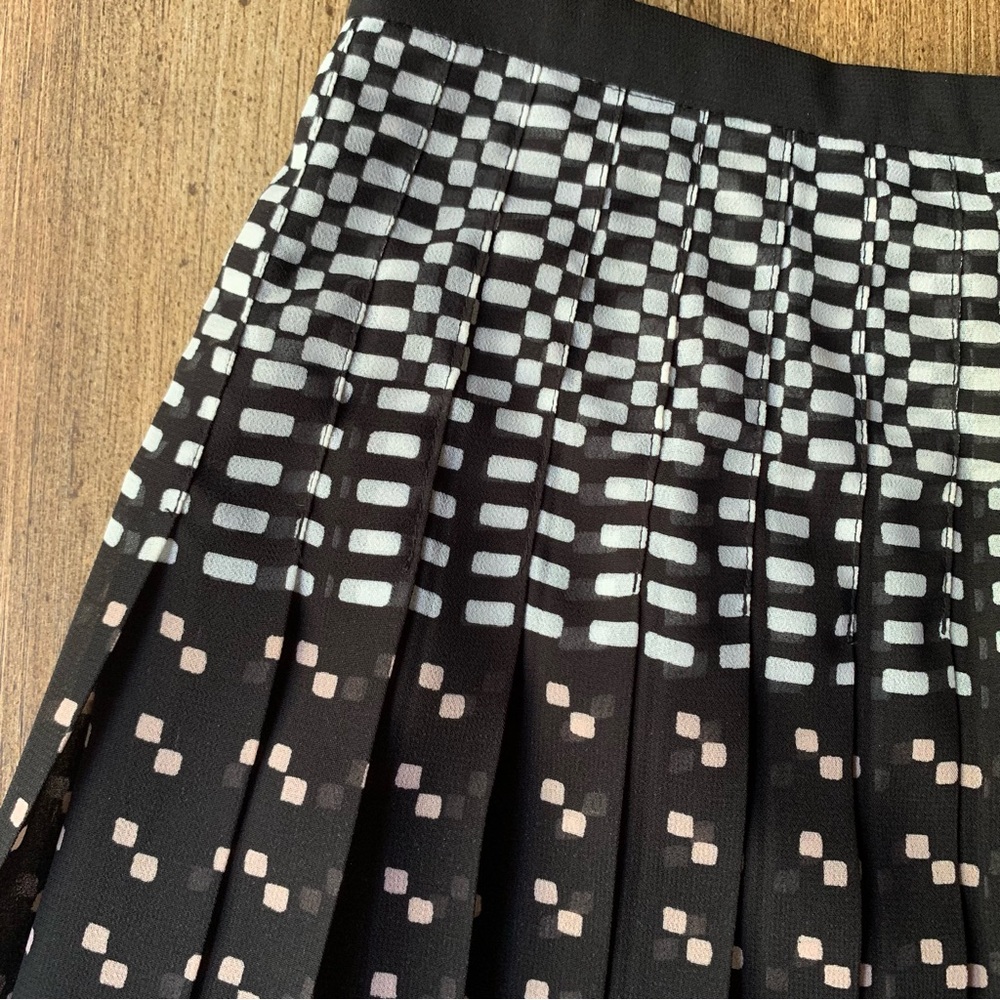 Club Monaco Pleated Midi Skirt Size 00 Black White Geometric Print - Picture 5 of 9